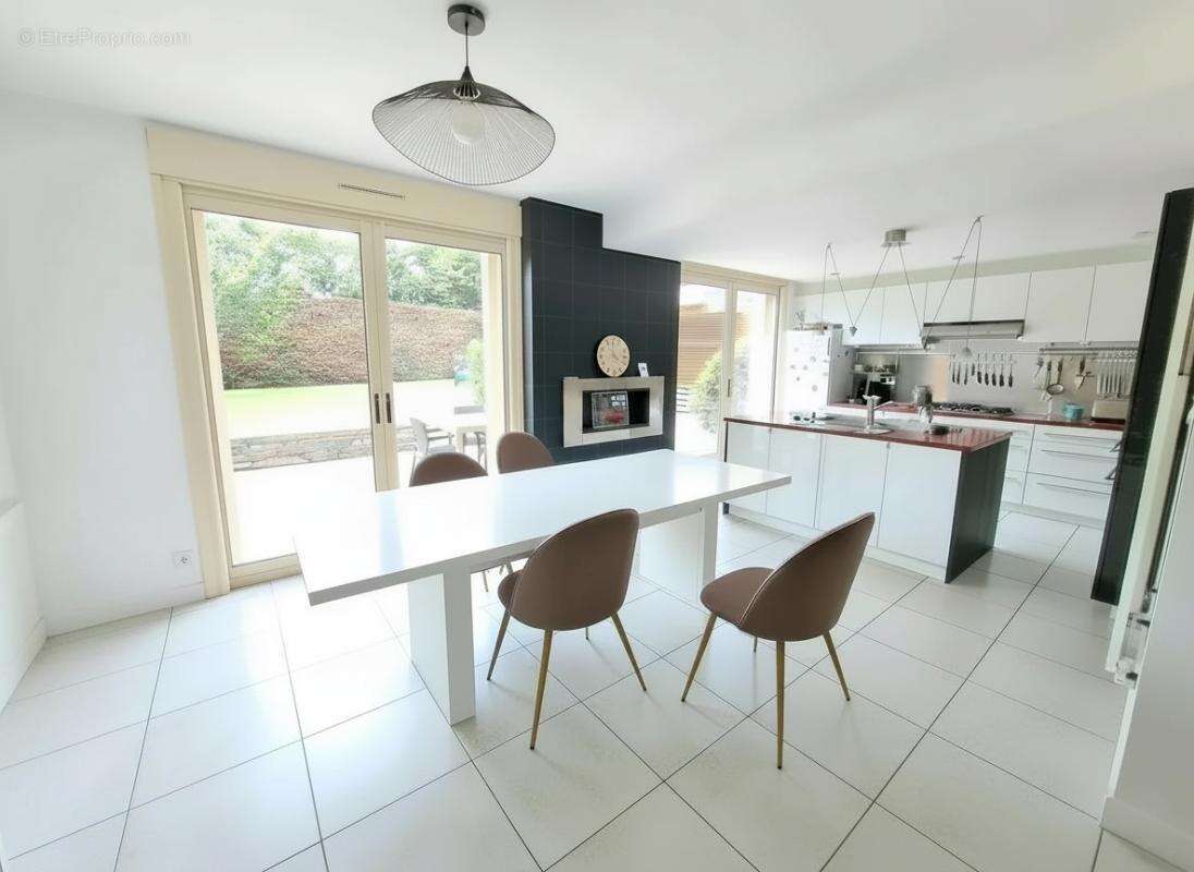 Maison familiale lumineuse avec jardin et garage -  Angers Saint-Léonard ? 192 m² - photo 3