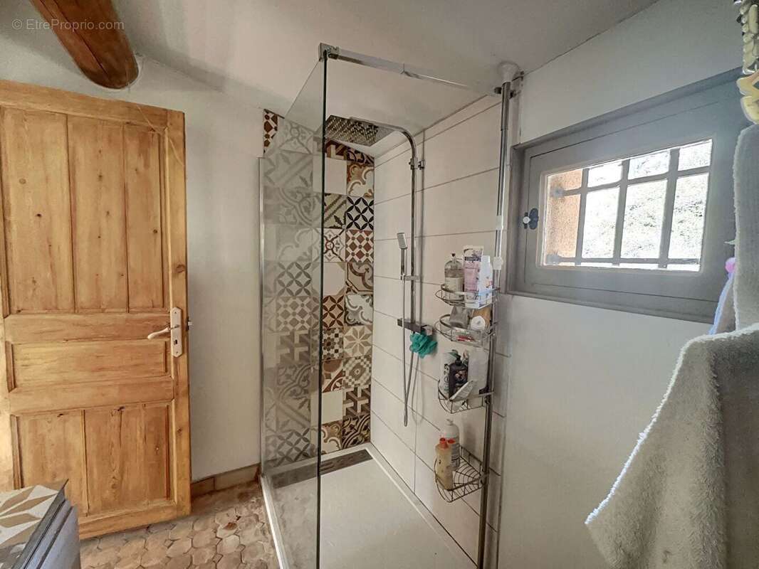 Appartement à MOURIES