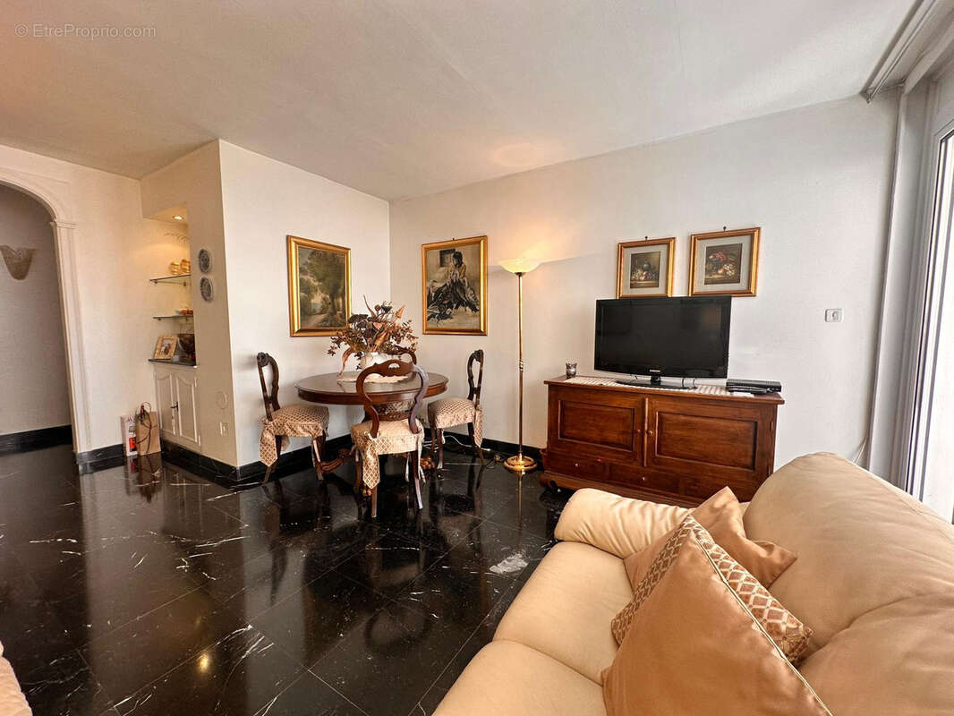 Appartement à ROQUEBRUNE-CAP-MARTIN