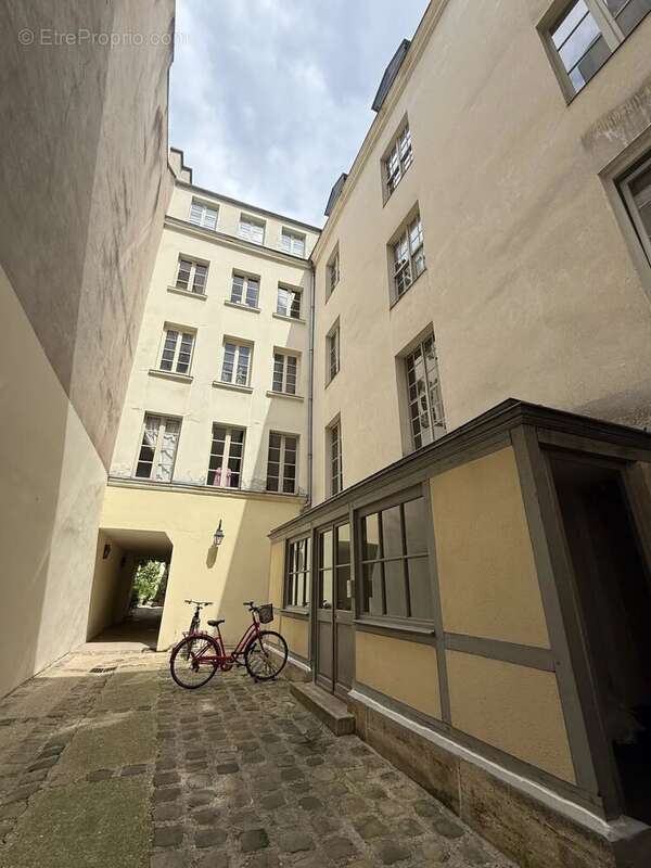 Appartement à PARIS-3E