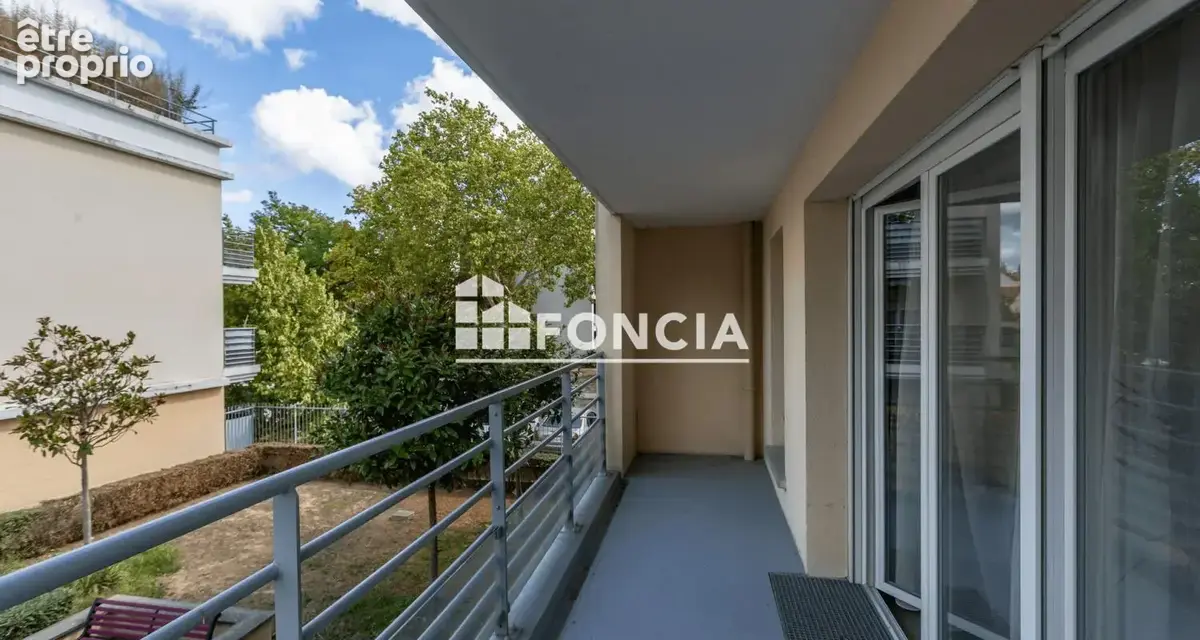 3 pièces de 58m2 Loi Carrez et 66m2 au sol avec loggia, au 1er étage avec ascenseur, 1 box, immeuble de 2013 dont 260 € de charg - photo 5
