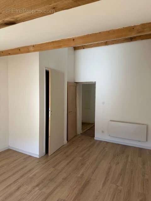 Appartement à COTIGNAC