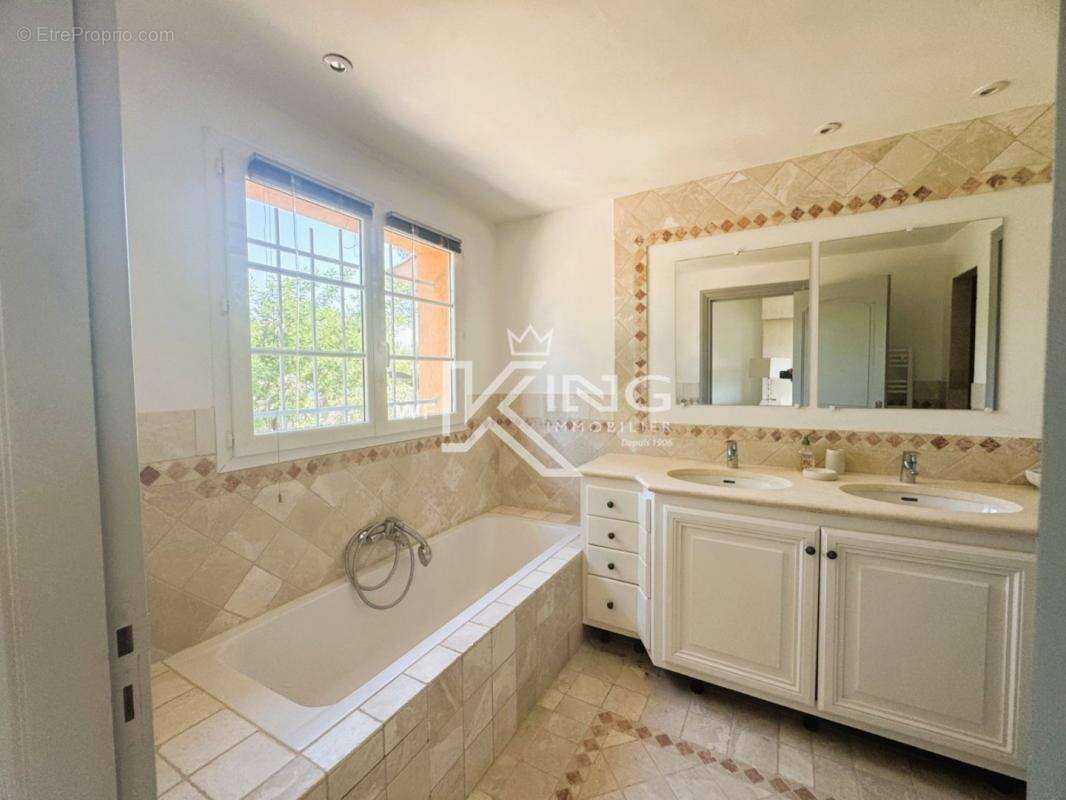 Maison à PLAN-DE-LA-TOUR