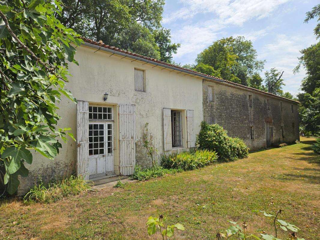 Maison à SURGERES