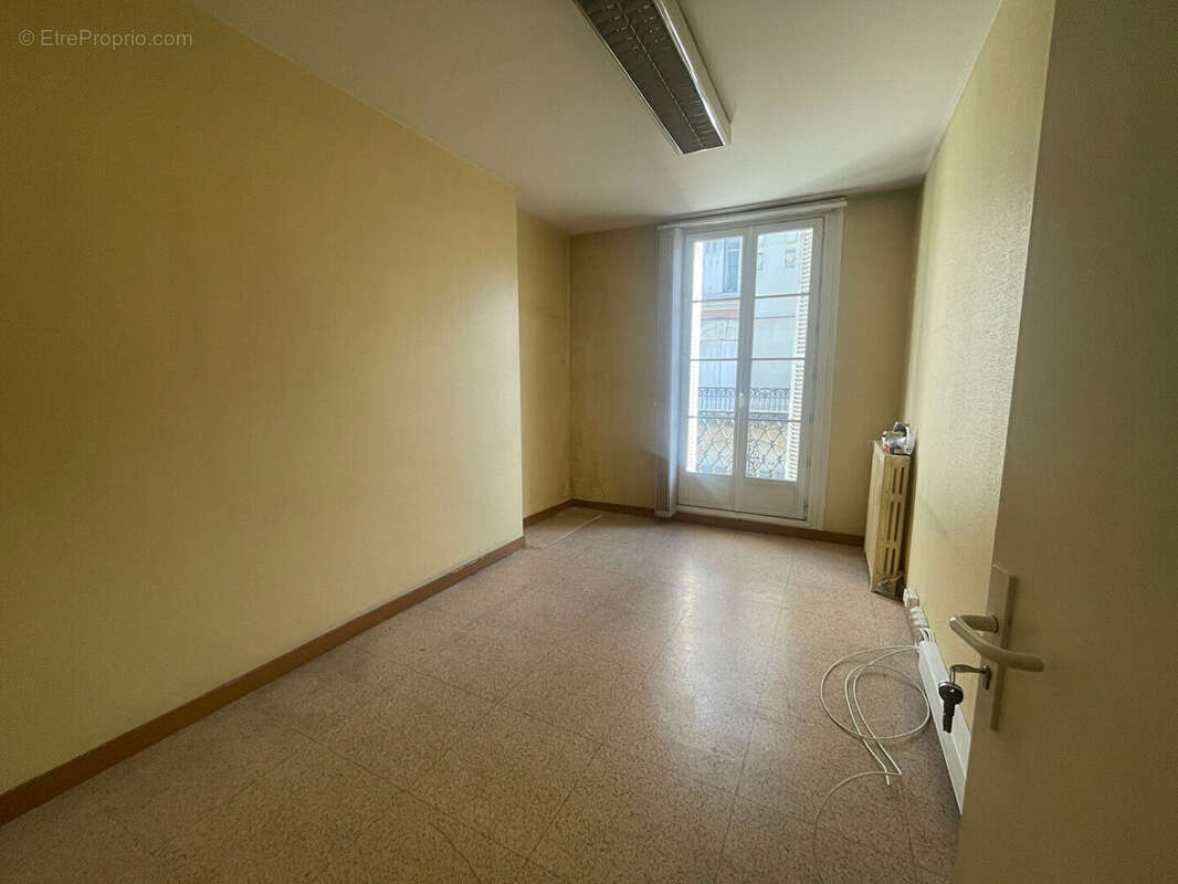 Rare immeuble en monopropriete centre ville de saumur - photo 10