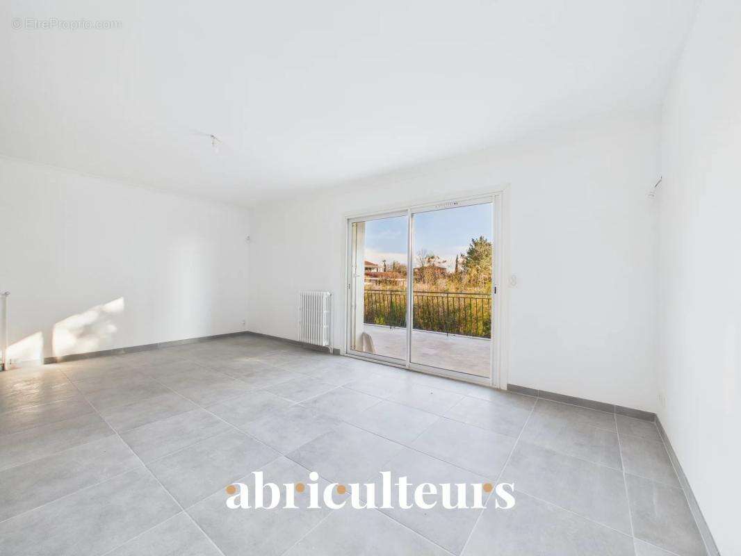 Belle maison T4 avec possibilité d'aménagement, terrasses et jardin à Eguilles (13510) - photo 7