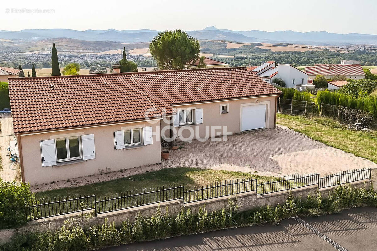 Maison à MIREFLEURS