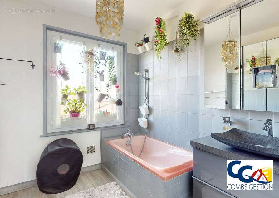 Maison à COMBS-LA-VILLE