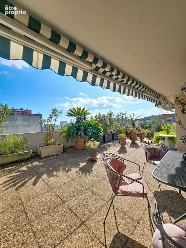 Appartement P5, 125m2 DERNIER ETAGE, Terrasse 80m2 Nîmes , garage et cave - photo 3