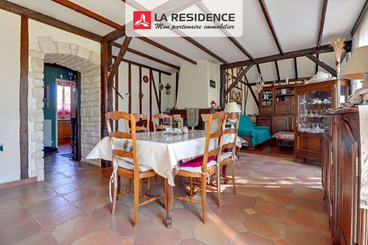 Maison à JOUY-LE-MOUTIER