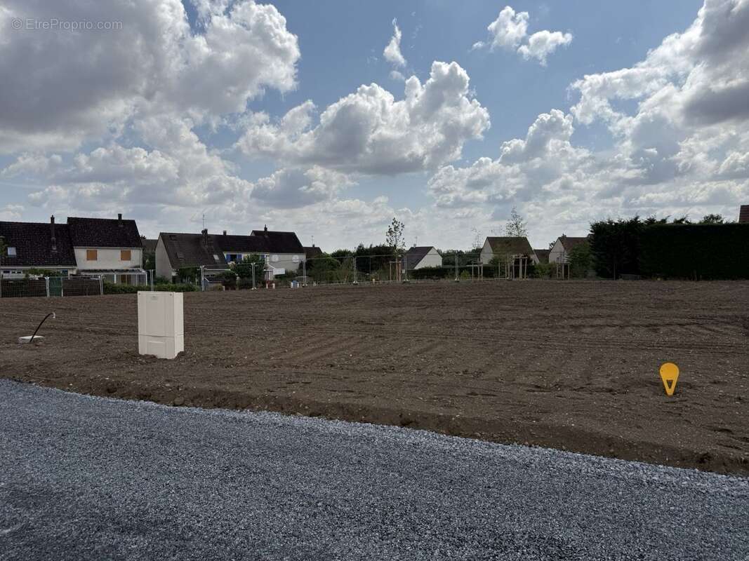 Terrain à AVERMES