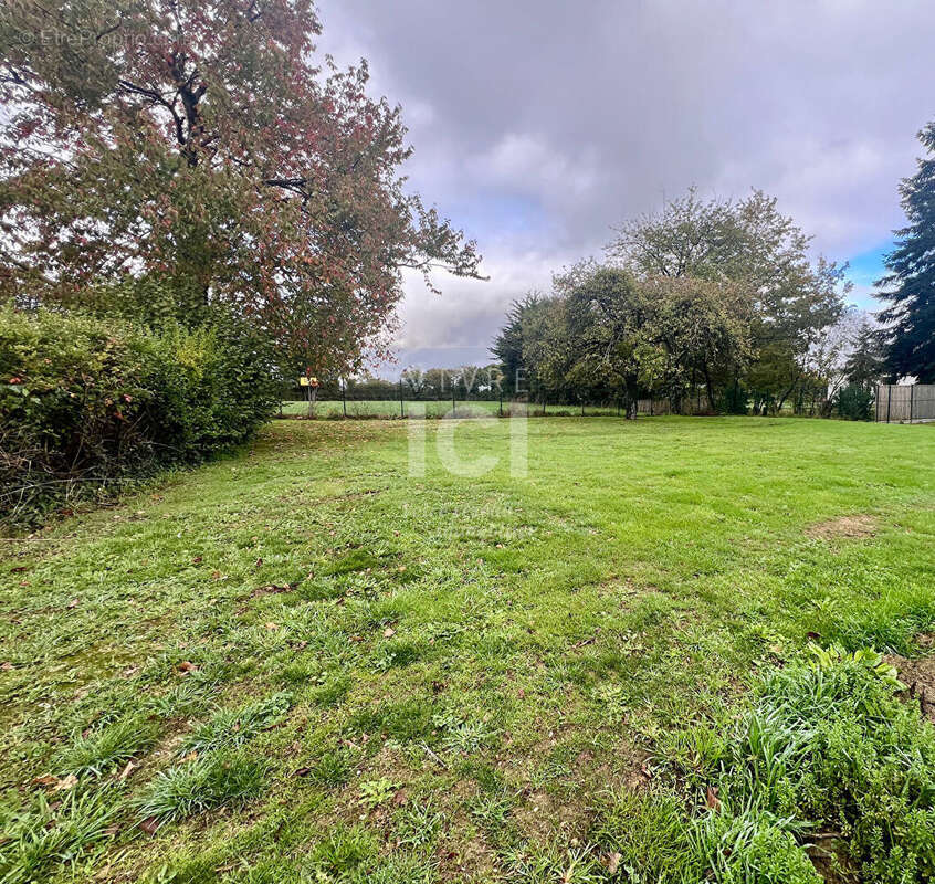 Terrain à TREILLIERES
