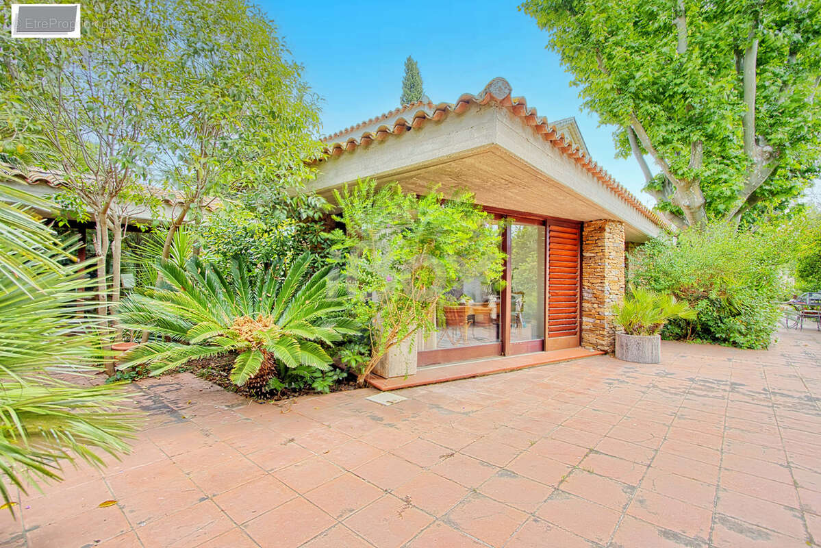 TOULON, Ameniers, superbe maison sur 959m2 de terrain arboré - photo 3
