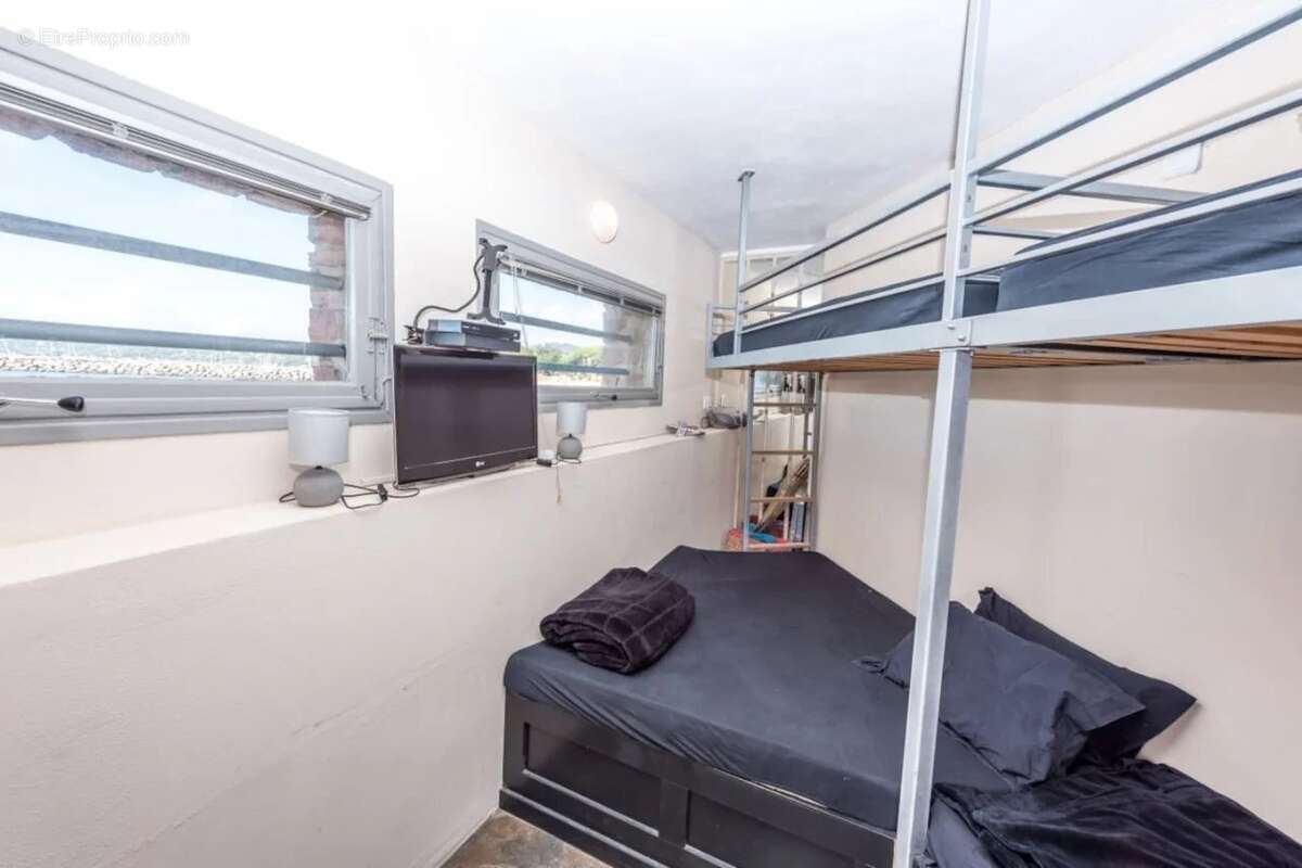 Maison à ROQUEBRUNE-SUR-ARGENS