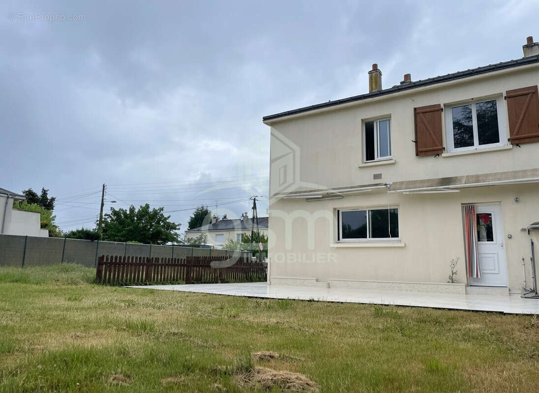 Maison à MONTBAZON