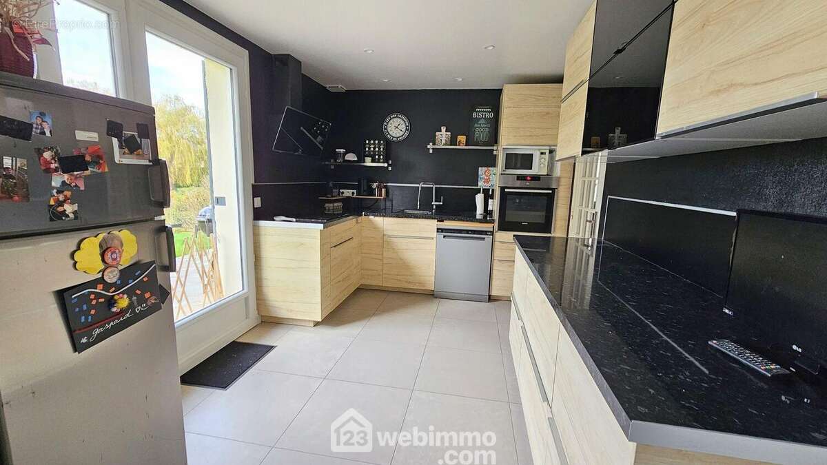 Voici la cuisine toute neuve et toute équipée. - Maison à MILLY-LA-FORET