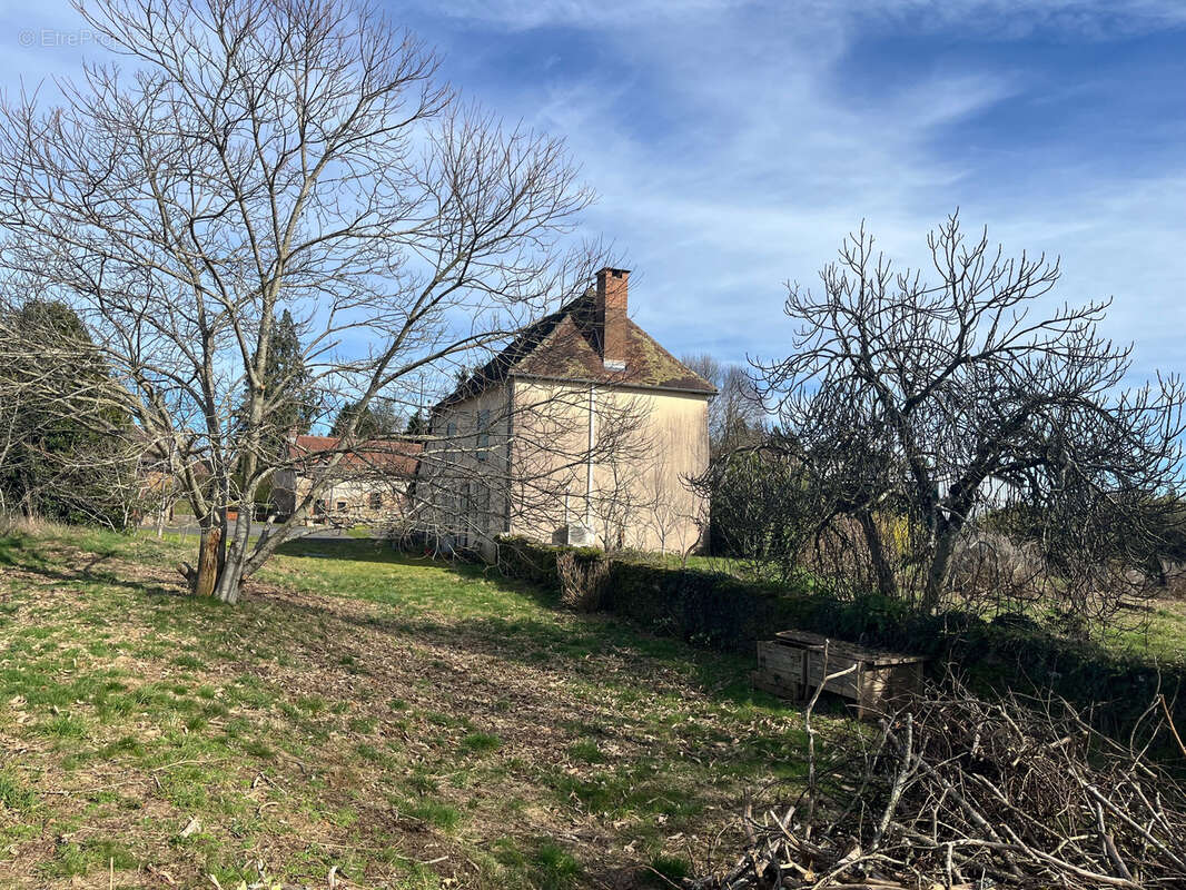 Maison à COUSSAC-BONNEVAL