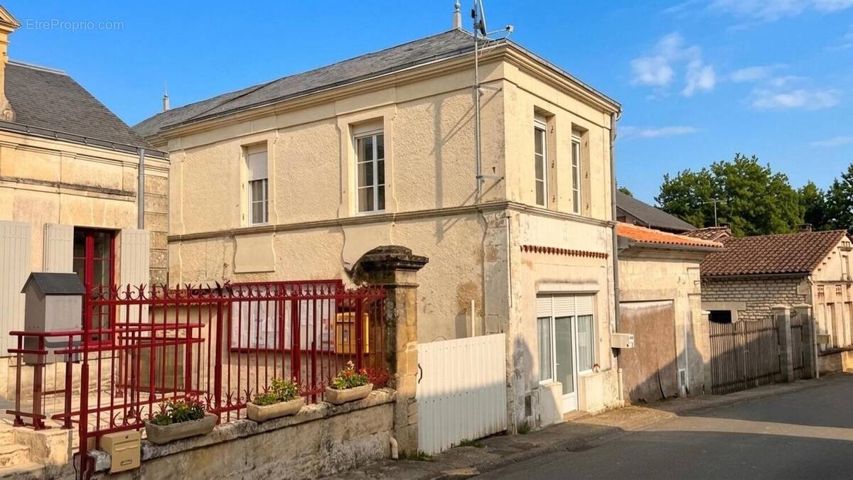 Photo 1 - Maison à NIEUL-LE-VIROUIL