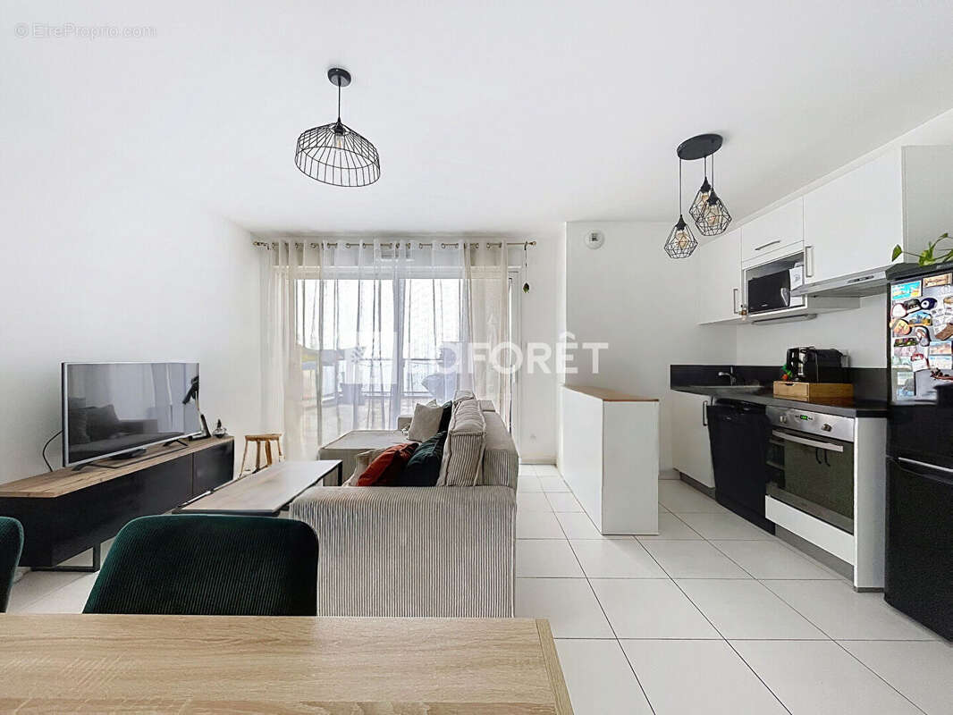 Appartement à SAINT-JEAN-DE-LA-RUELLE