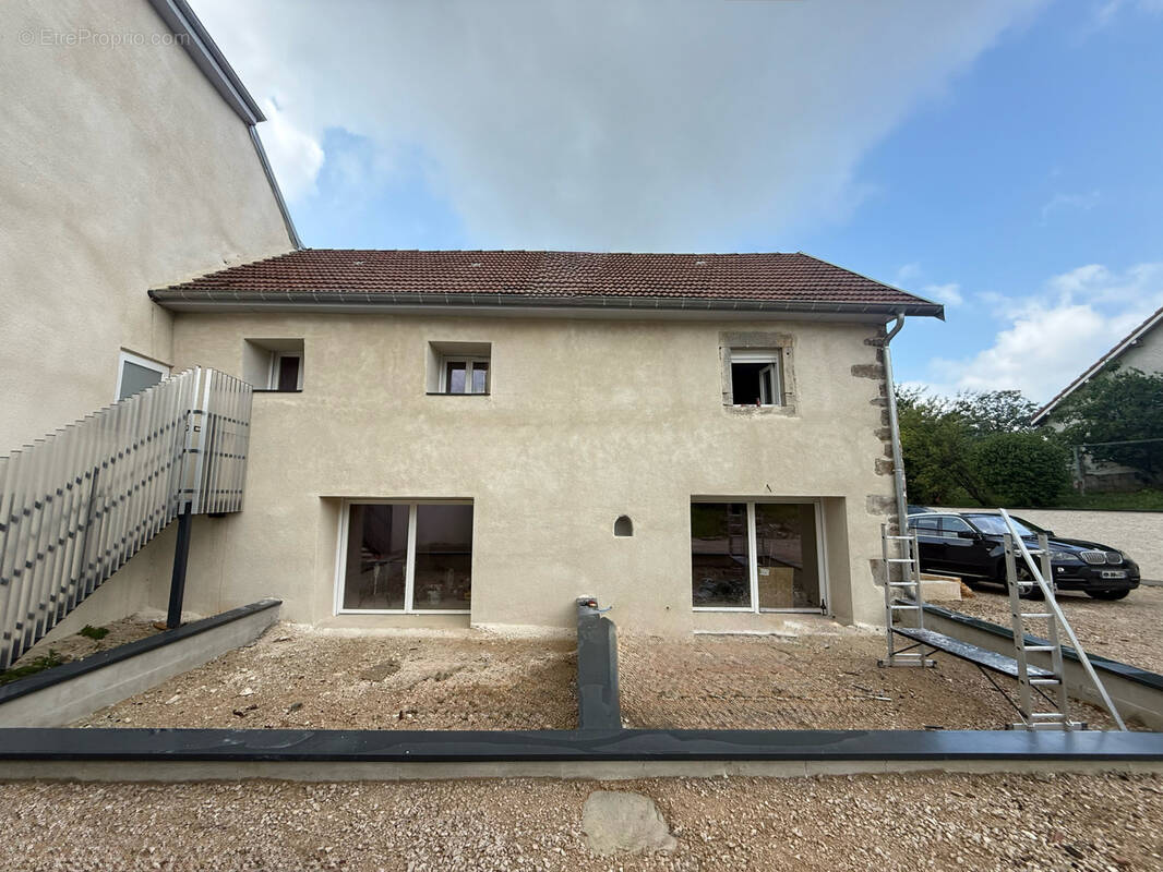 Appartement à POUILLEY-LES-VIGNES
