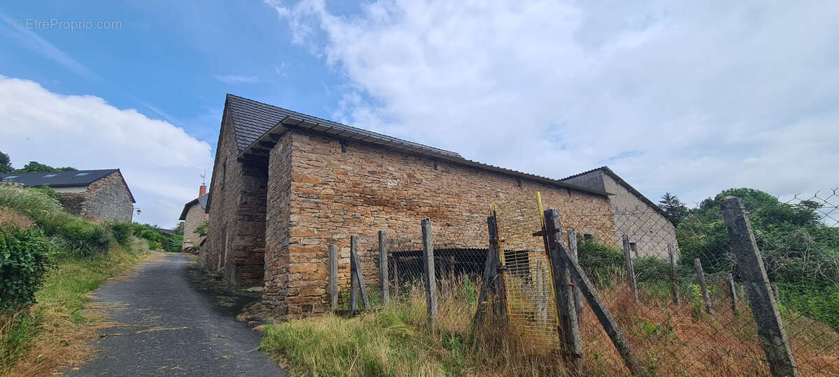 Magnifique corps de ferme en pierre avec terrain attenant à Palazinges - photo 10