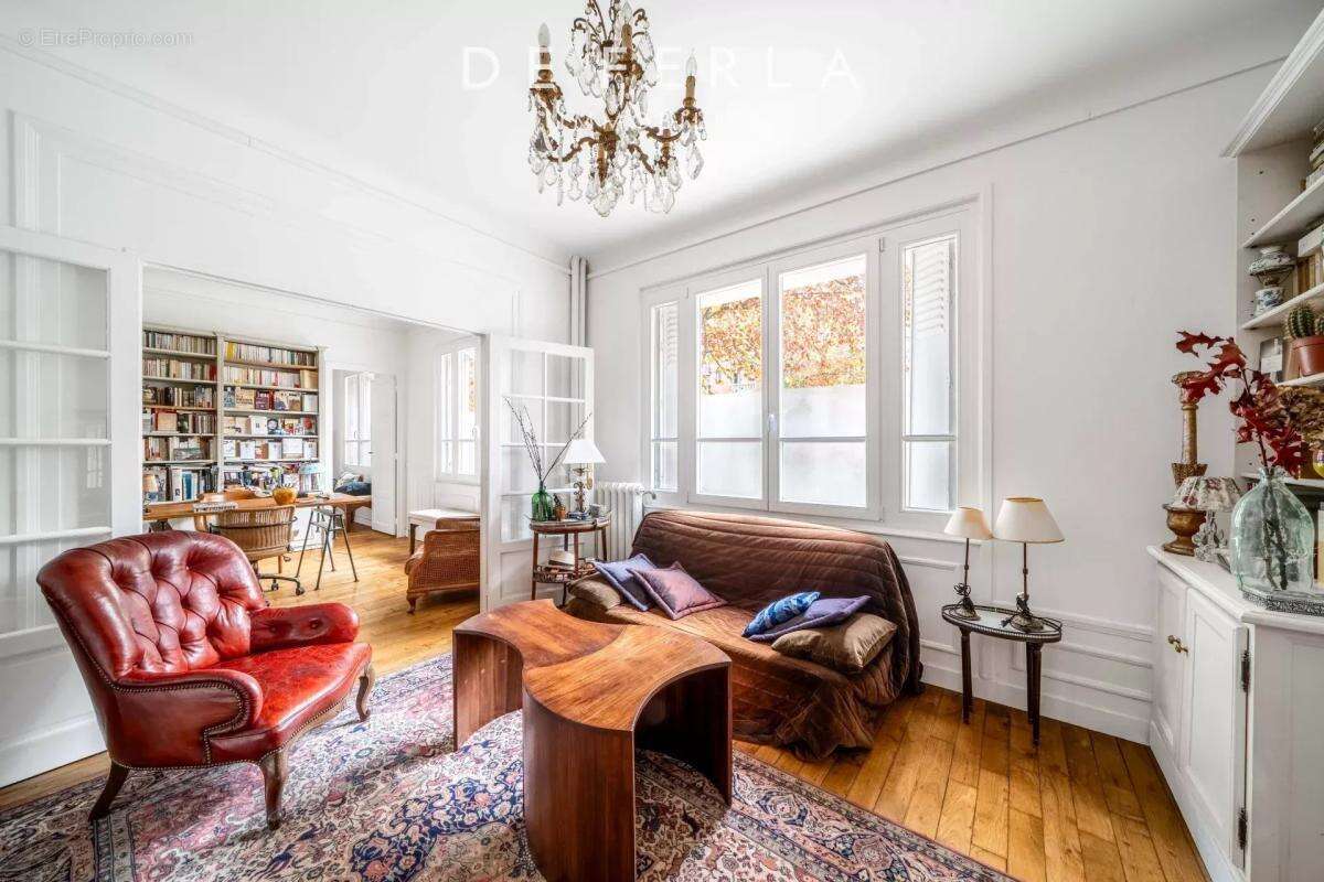 Appartement à PARIS-14E