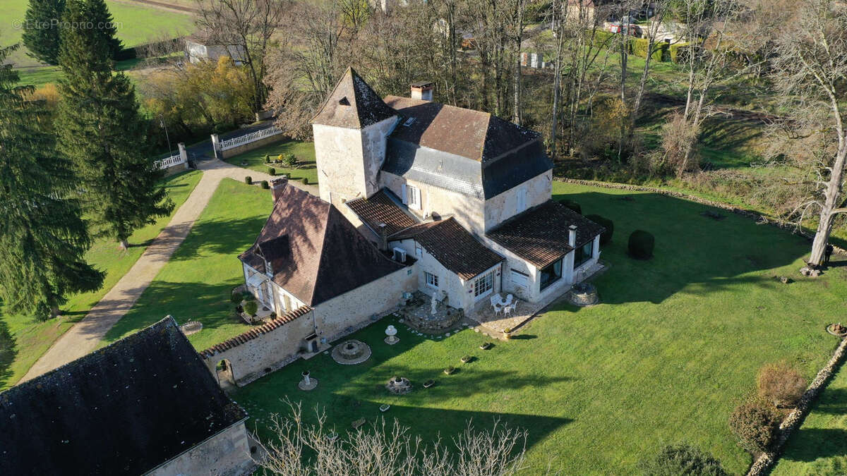 Maison à SAINT-CREPIN-D'AUBEROCHE