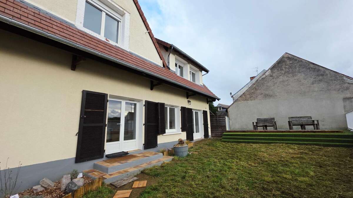 Maison à MEHUN-SUR-YEVRE