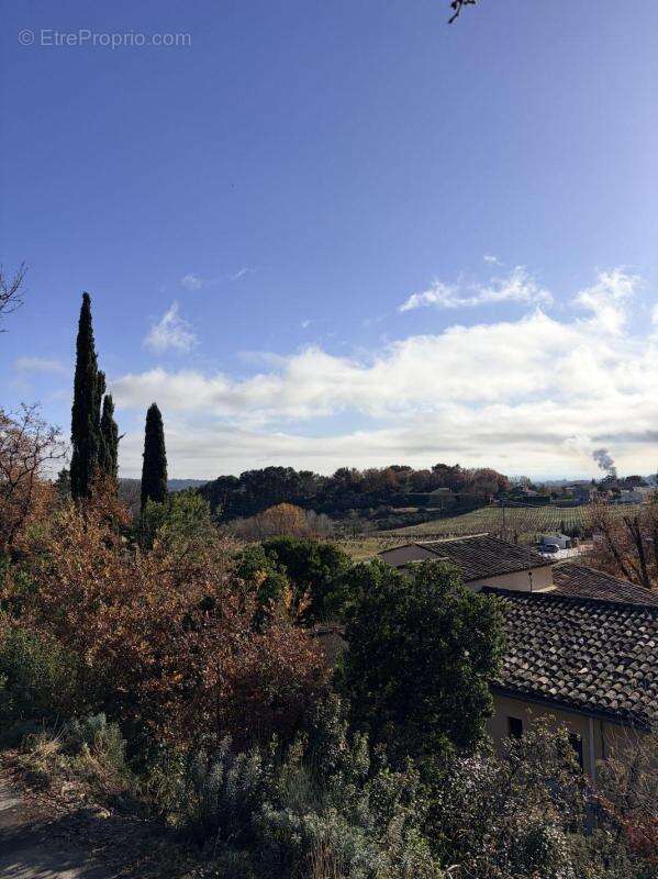 Terrain à CRUVIERS-LASCOURS