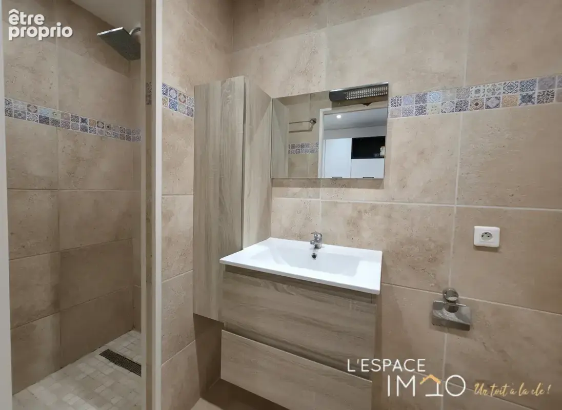 Studio rénové au coeur de Maubec village - photo 3