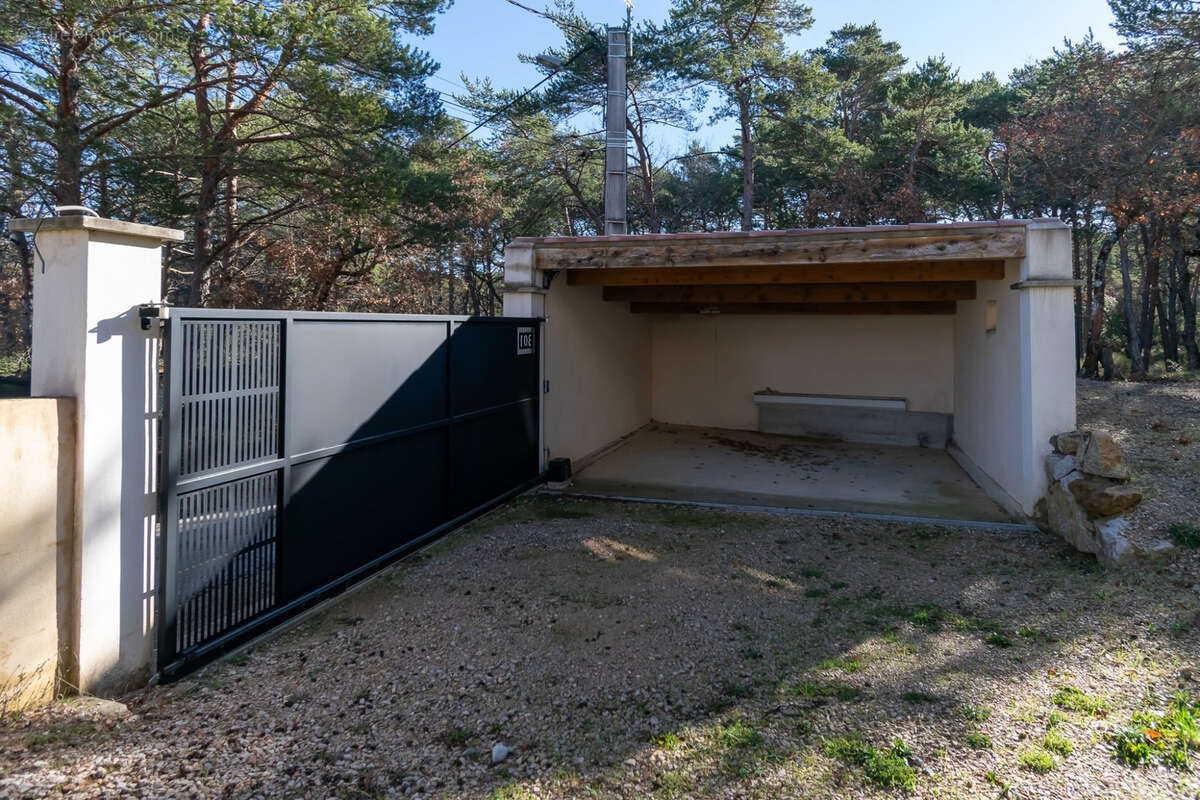 Maison familiale avec studio indépendant, piscine et grand terrain - photo 33