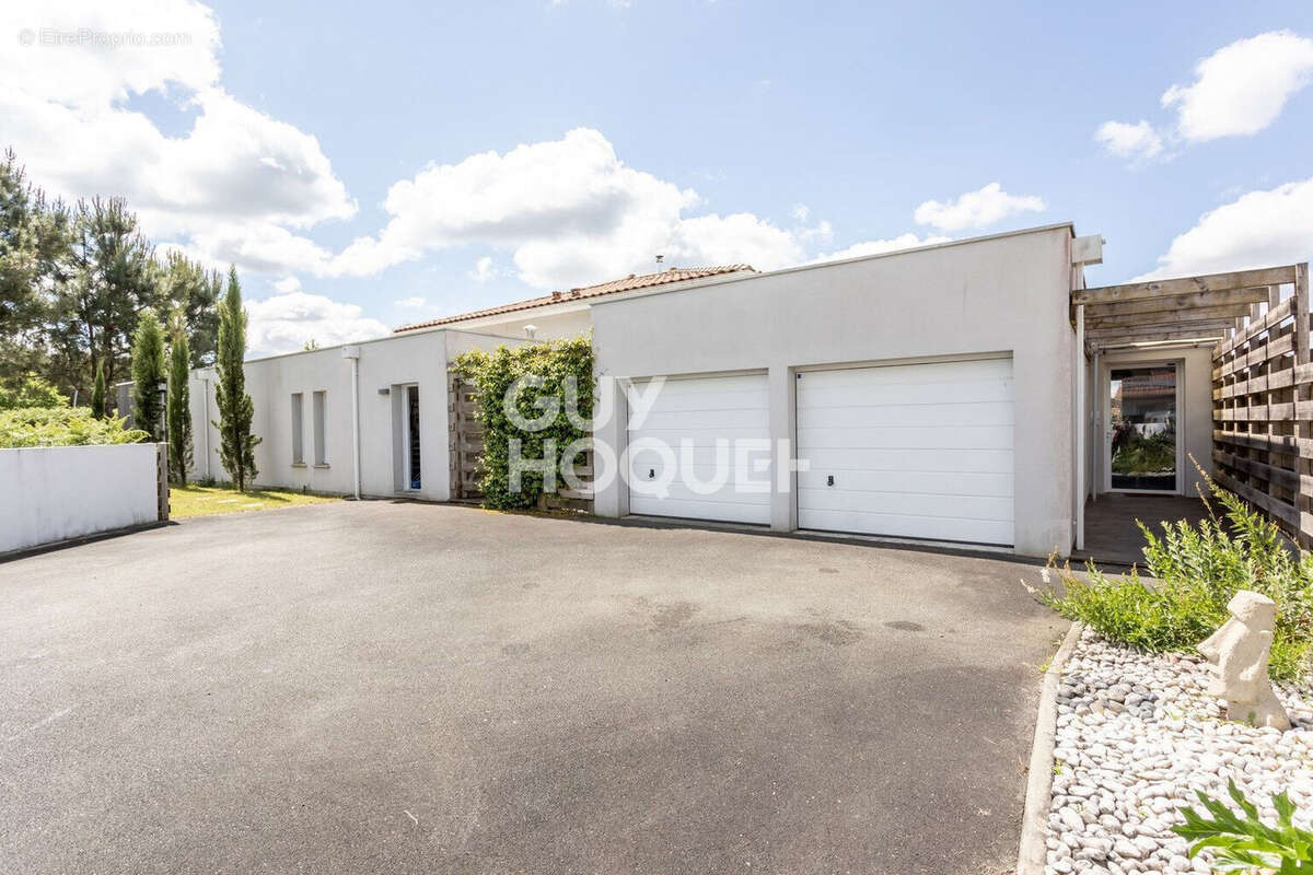 Maison à PARENTIS-EN-BORN