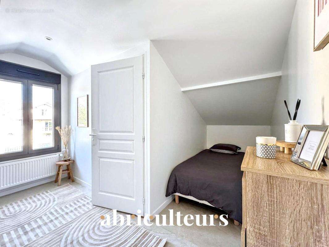 Maison familiale indépendante de 116 m² – 5 pièces – en vente à Plessis-Bouchard (95130) - photo 16