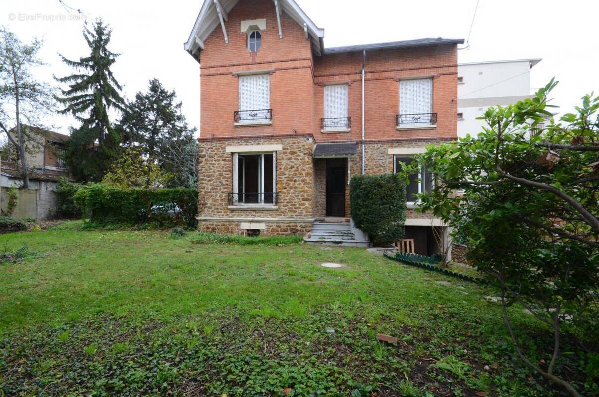 Maison à SAINT-MAUR-DES-FOSSES