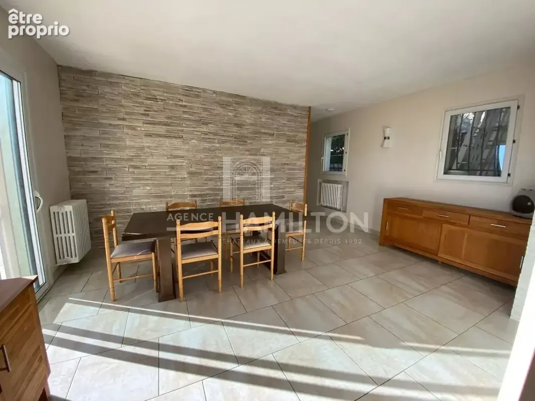 A deux pas du bord de mer à Golfe-Juan, superbe villa offrant un - photo 9