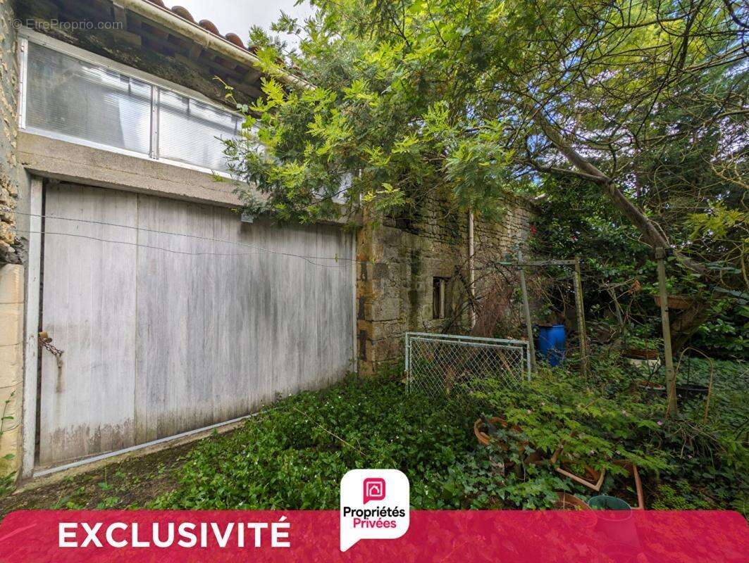 Maison a renover avec jardin et dependances - photo 6