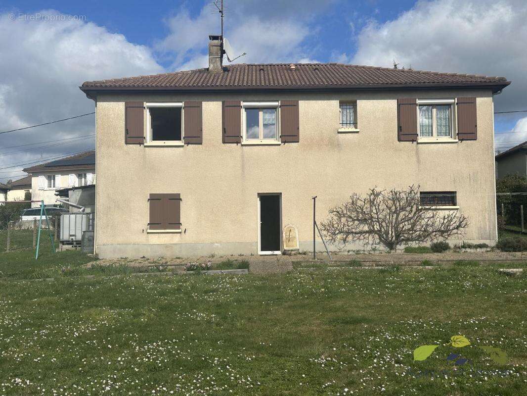 Maison à SAINT-LEONARD-DE-NOBLAT