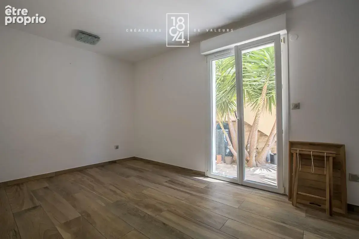 Vue mer – Maison de type 6 de 194 m² sur 1 250 m² de terrain avec piscine, studio indépendant et double garage - photo 18