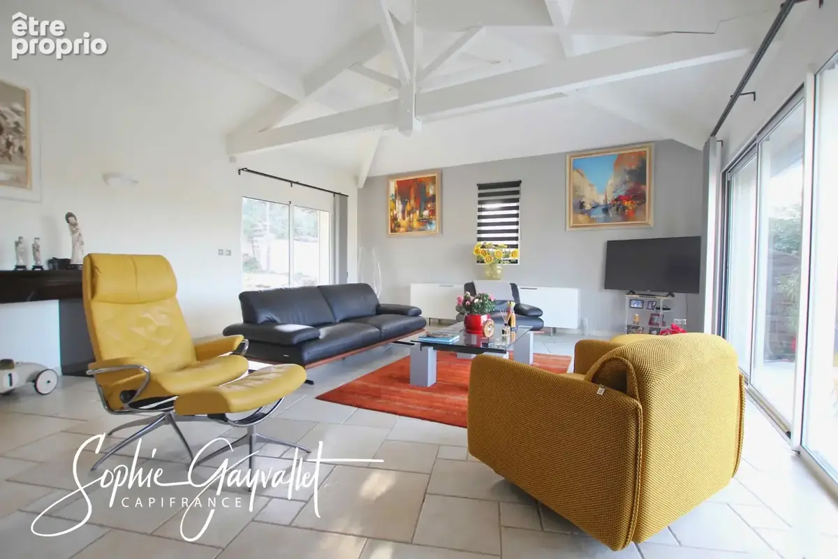 Velaux – villa familiale 168 m² avec vue panoramique, piscine et t2 indépendant - photo 4
