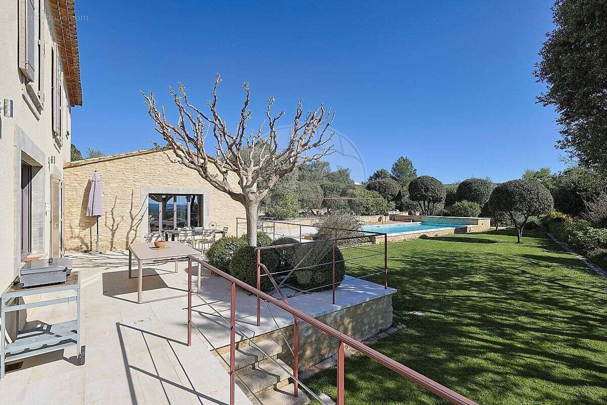 Maison à GORDES