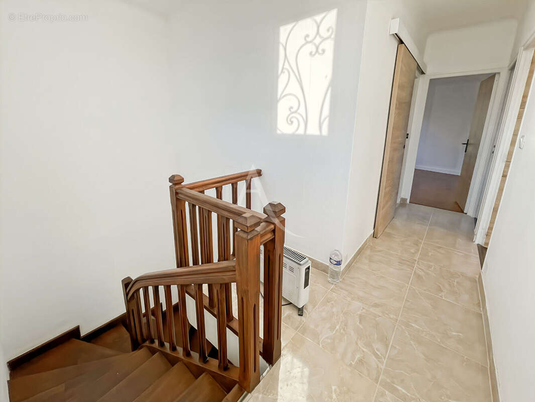 Maison à MONTAIGU-DE-QUERCY