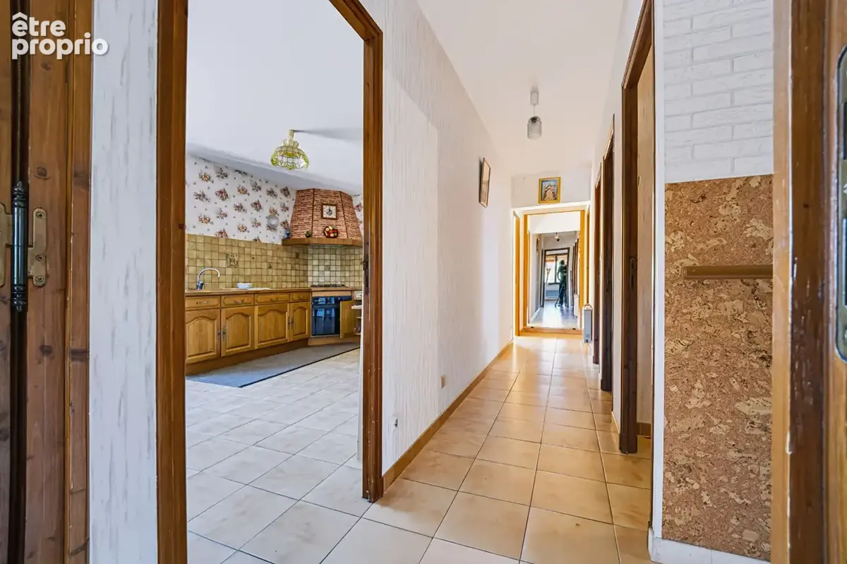 Maison à étage de 200 m² avec Garage et Dépendance de 100 m² + Terrain de 3378 m² - photo 7