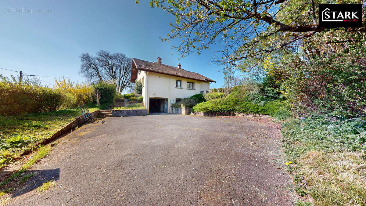 Maison à COURTELEVANT