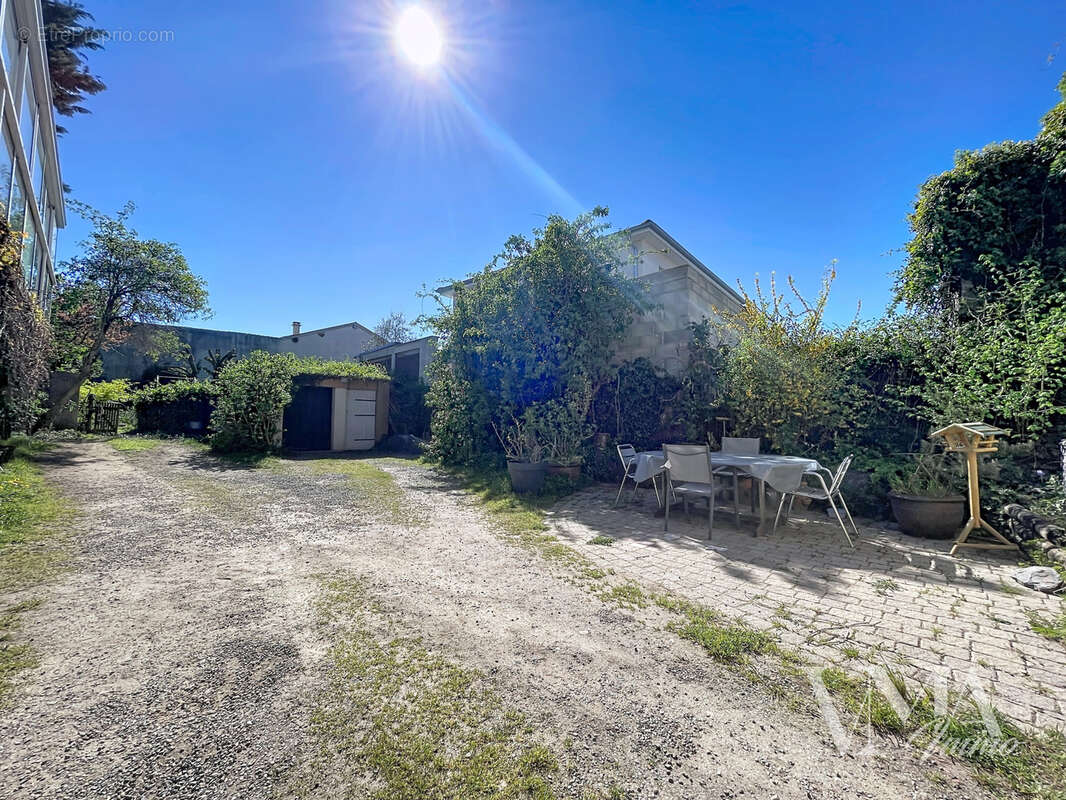 Appartement à SAINT-GENIS-LES-OLLIERES