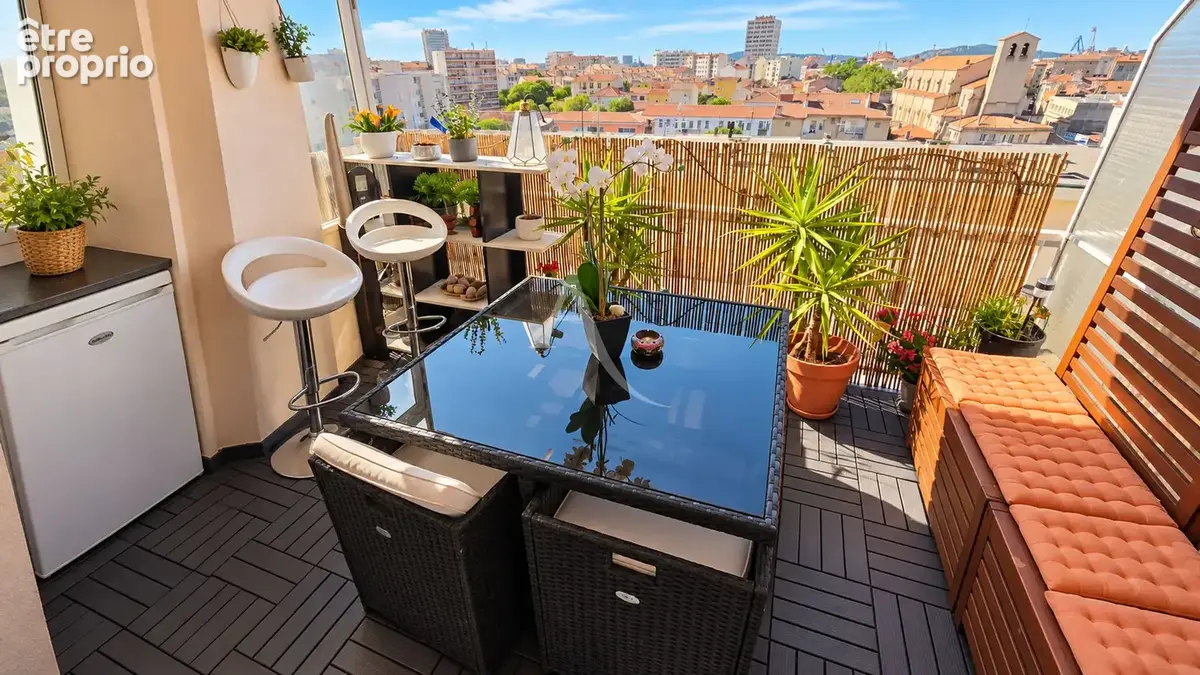 TOULON - Appartement T3 traversant avec terrasse, balcon et cave - photo 2