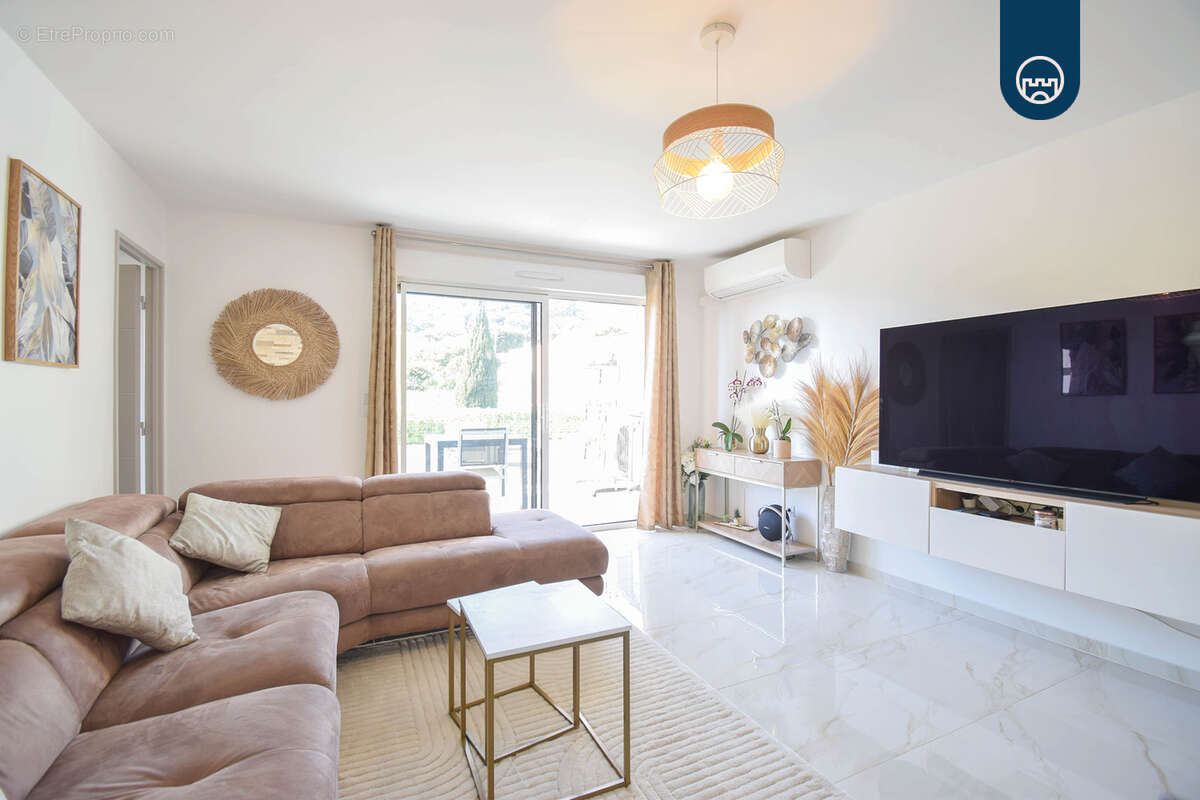 Appartement à SAINT-LAURENT-DU-VAR
