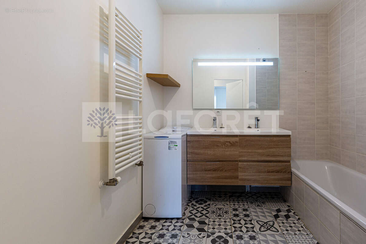 Agence immobiliere laforet - "carex" - annecy - seynod - appartement traversant t3 de 68m² - cave - balcon - photo 9