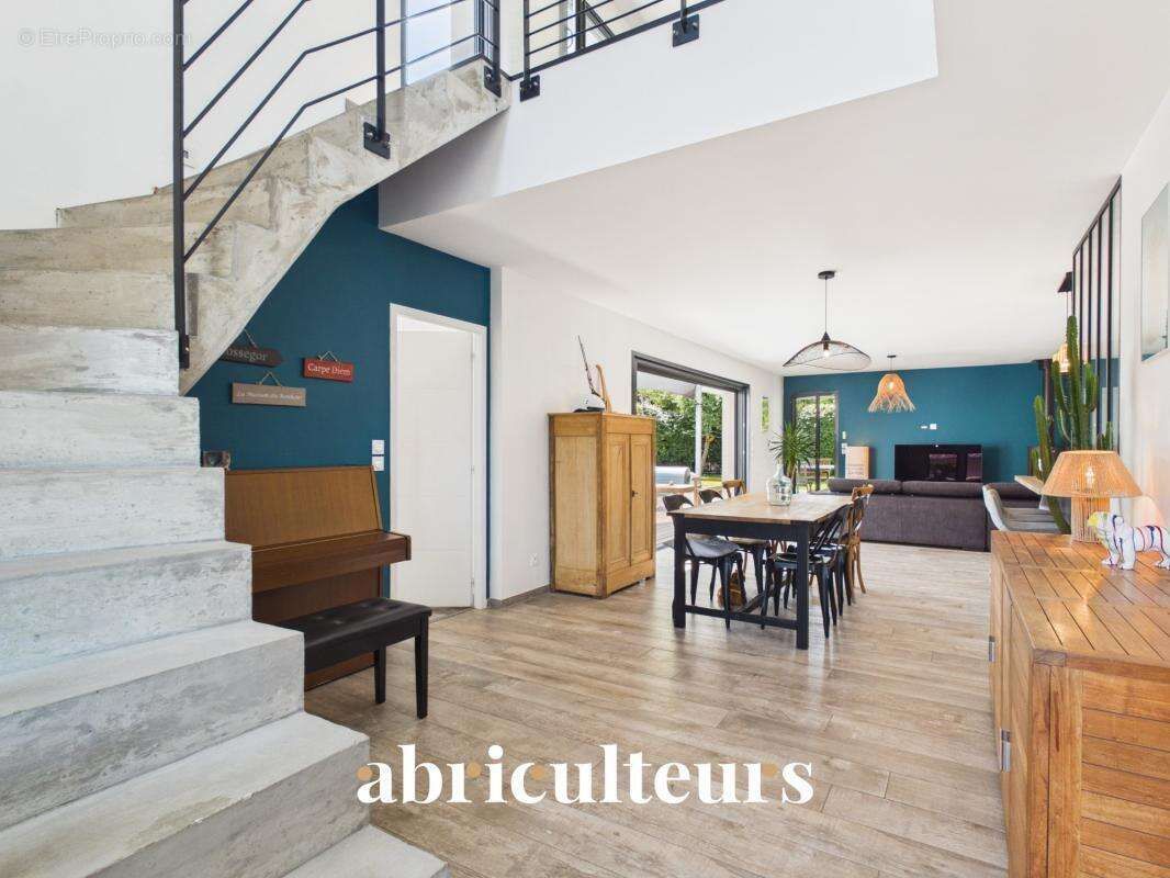 Villa contemporaine de 2018 avec piscine et toit-terrasse en vente à Seignosse Bourg (40510) - photo 4