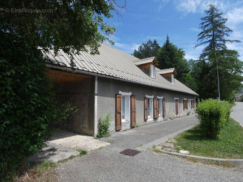 Maison 211 m² à Saint-Etienne-En-Devoluy  - photo 3