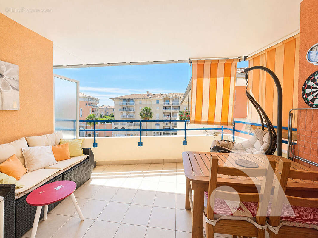 Appartement  t2 bis d'env. 46m² env.  - port frejus ii avec garage - photo 7